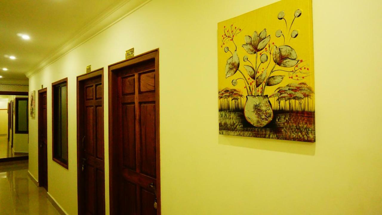 Thayamkery'S Royal Inn Kochi Exterior foto
