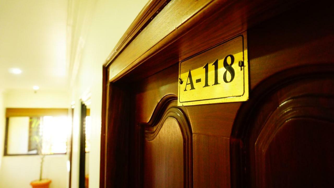 Thayamkery'S Royal Inn Kochi Exterior foto